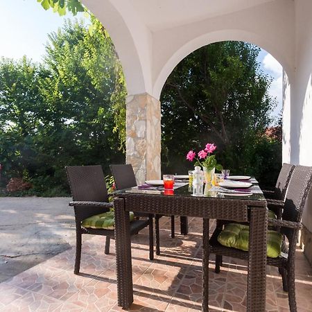 Lara - Apartment Near The Beach Vrbnik Ngoại thất bức ảnh