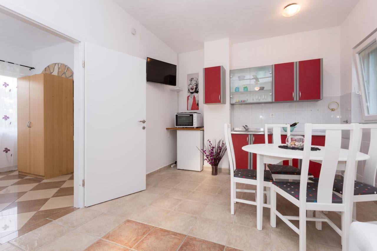 Lara - Apartment Near The Beach Vrbnik Ngoại thất bức ảnh