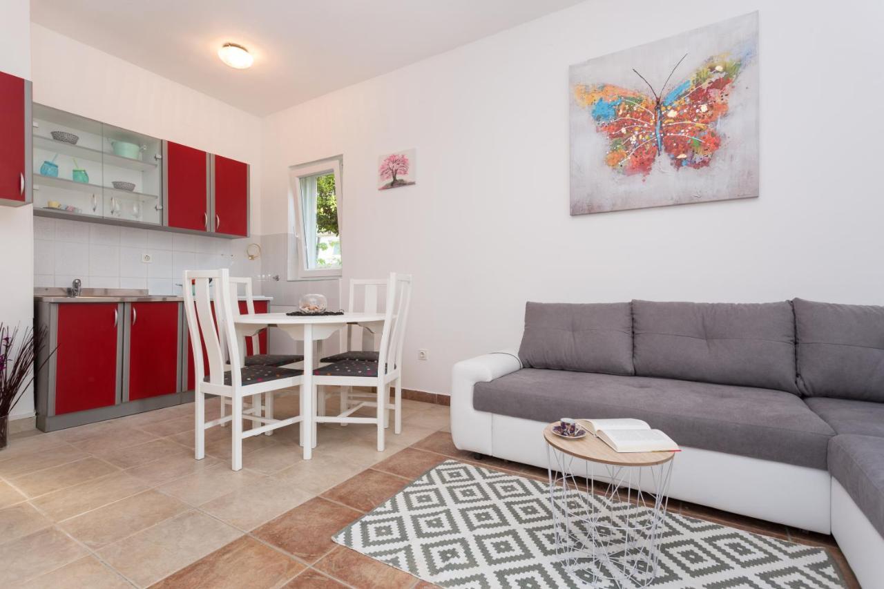 Lara - Apartment Near The Beach Vrbnik Ngoại thất bức ảnh