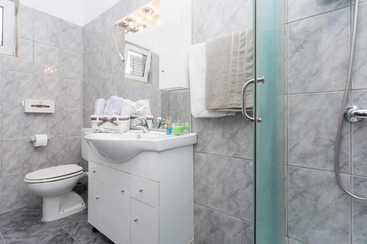 Lara - Apartment Near The Beach Vrbnik Ngoại thất bức ảnh
