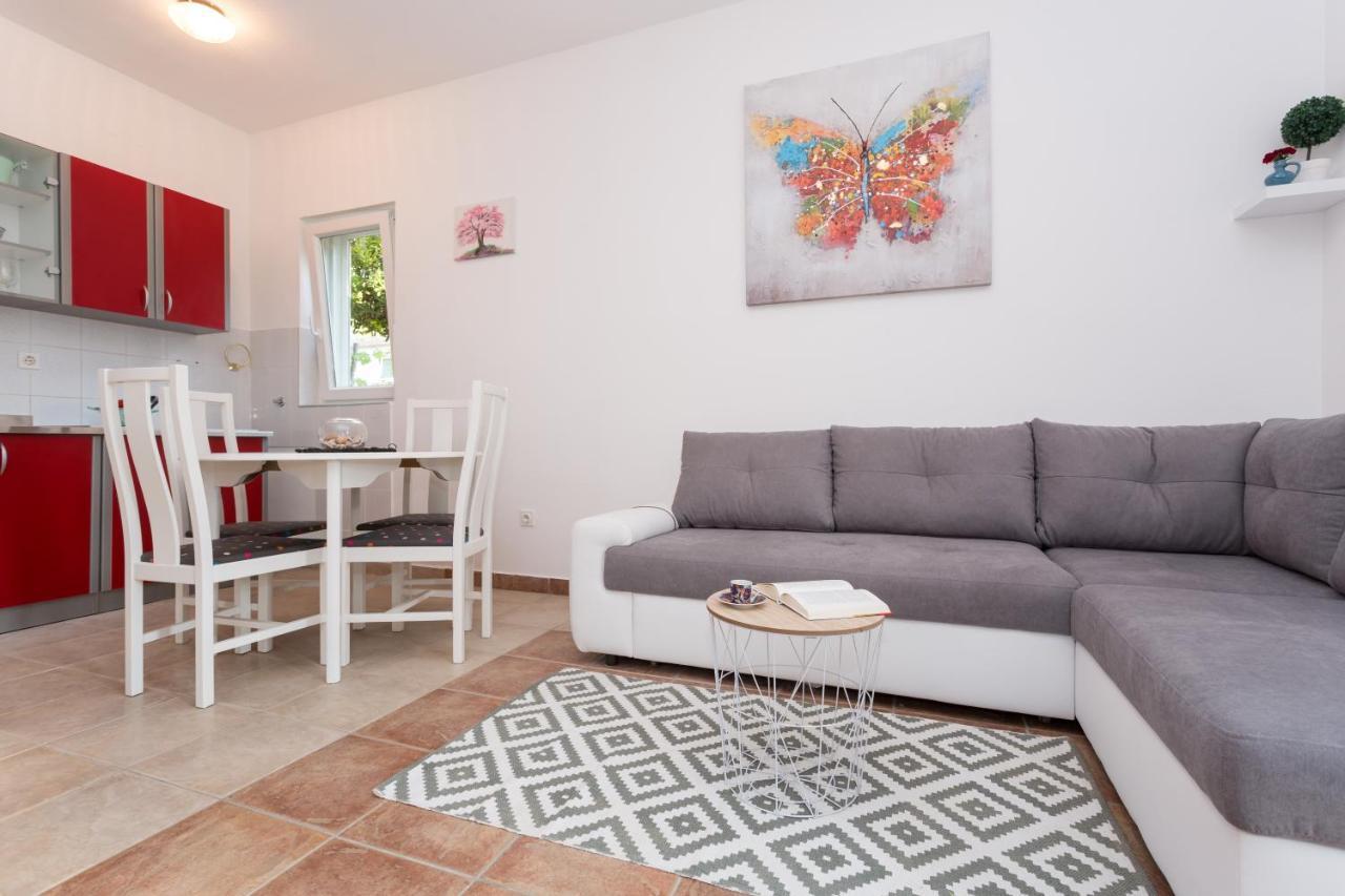 Lara - Apartment Near The Beach Vrbnik Ngoại thất bức ảnh
