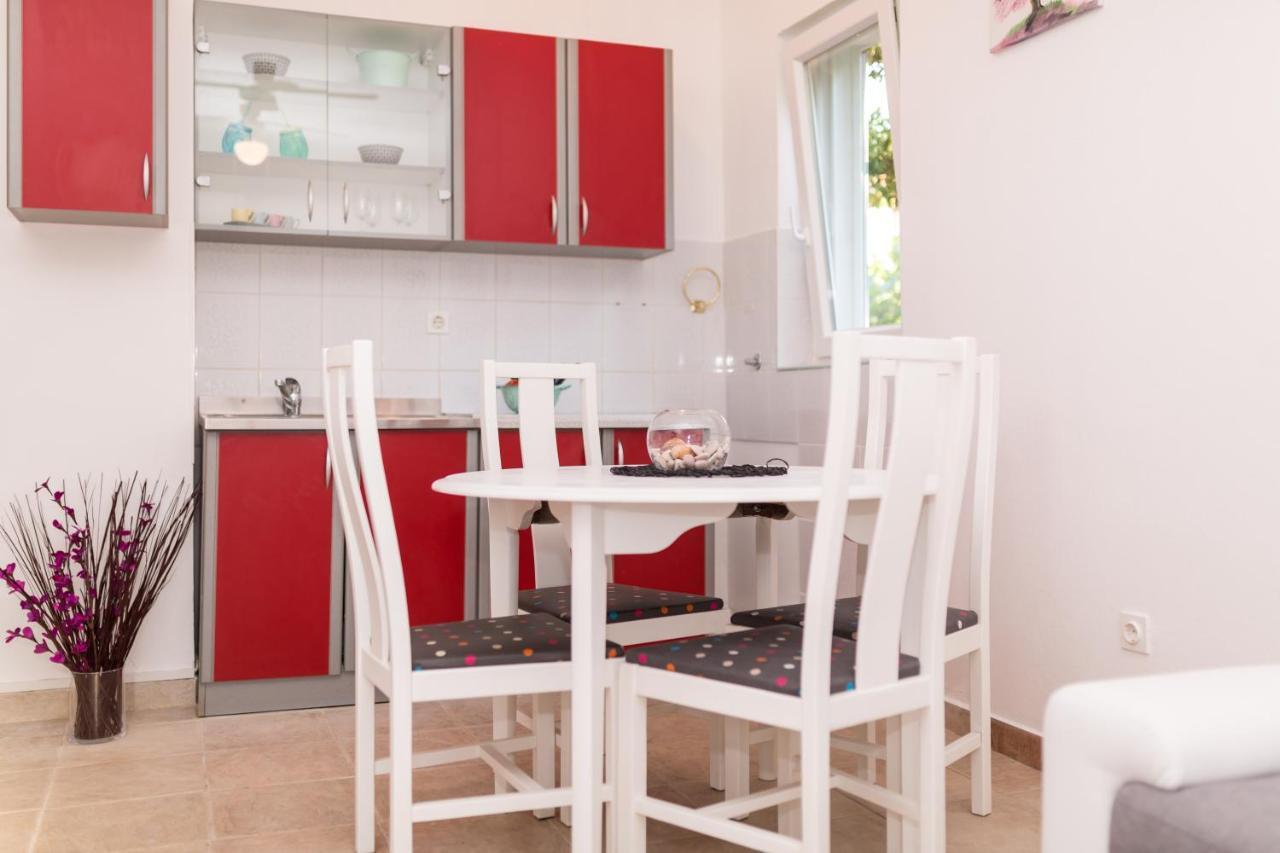 Lara - Apartment Near The Beach Vrbnik Ngoại thất bức ảnh