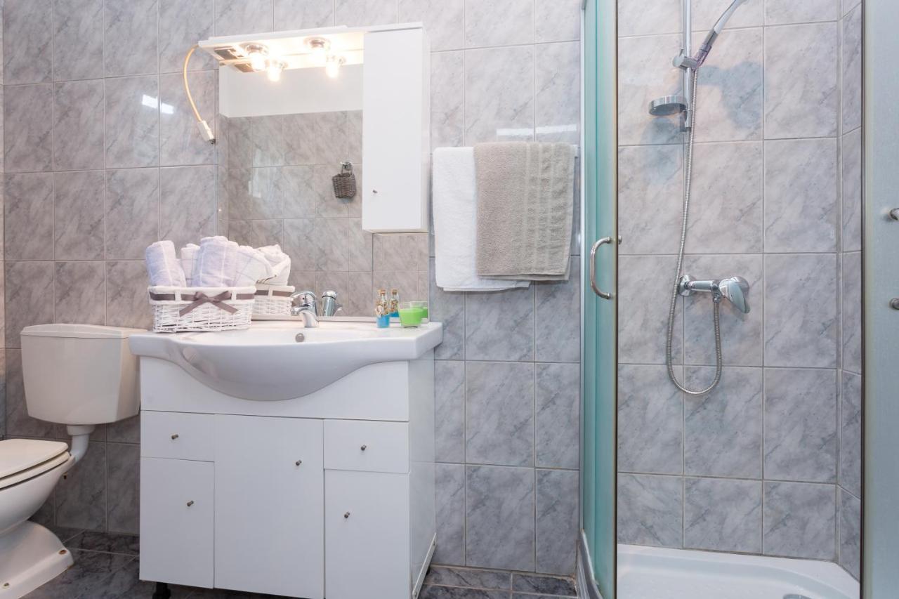 Lara - Apartment Near The Beach Vrbnik Ngoại thất bức ảnh